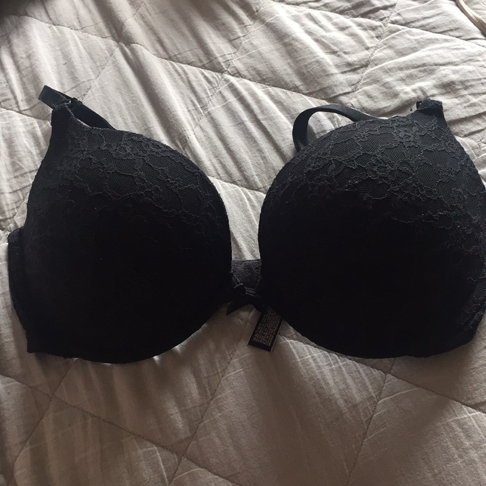 Black lace VS bra